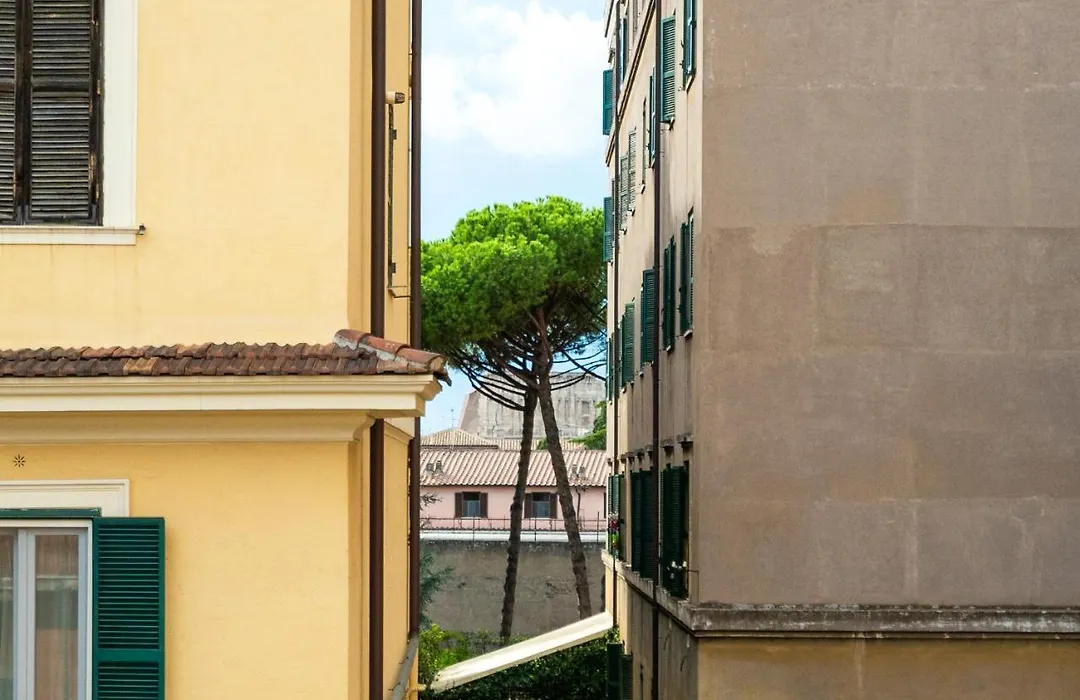 Colosseum House - Private Rooftop, Jacuzzi Hot Tub & View-1