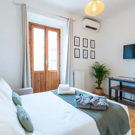 Colosseum House - Private Rooftop, Jacuzzi Hot Tub & View-2